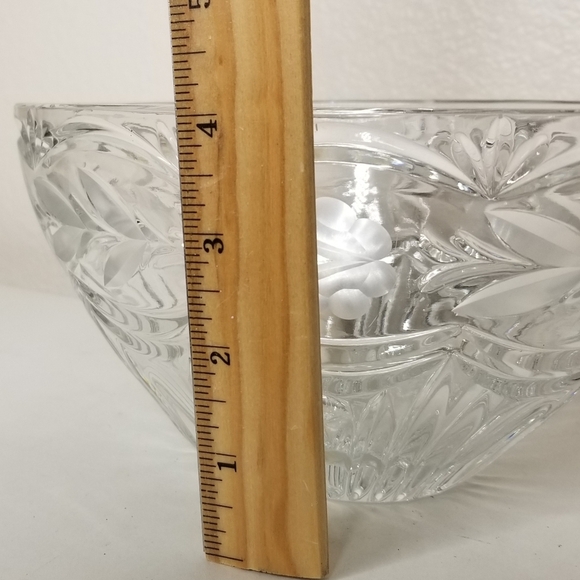 Crystal Clear Industries Handcut 24% Lead Crystal Frosted Etched 8" Oval Bowl - Picture 8 of 9